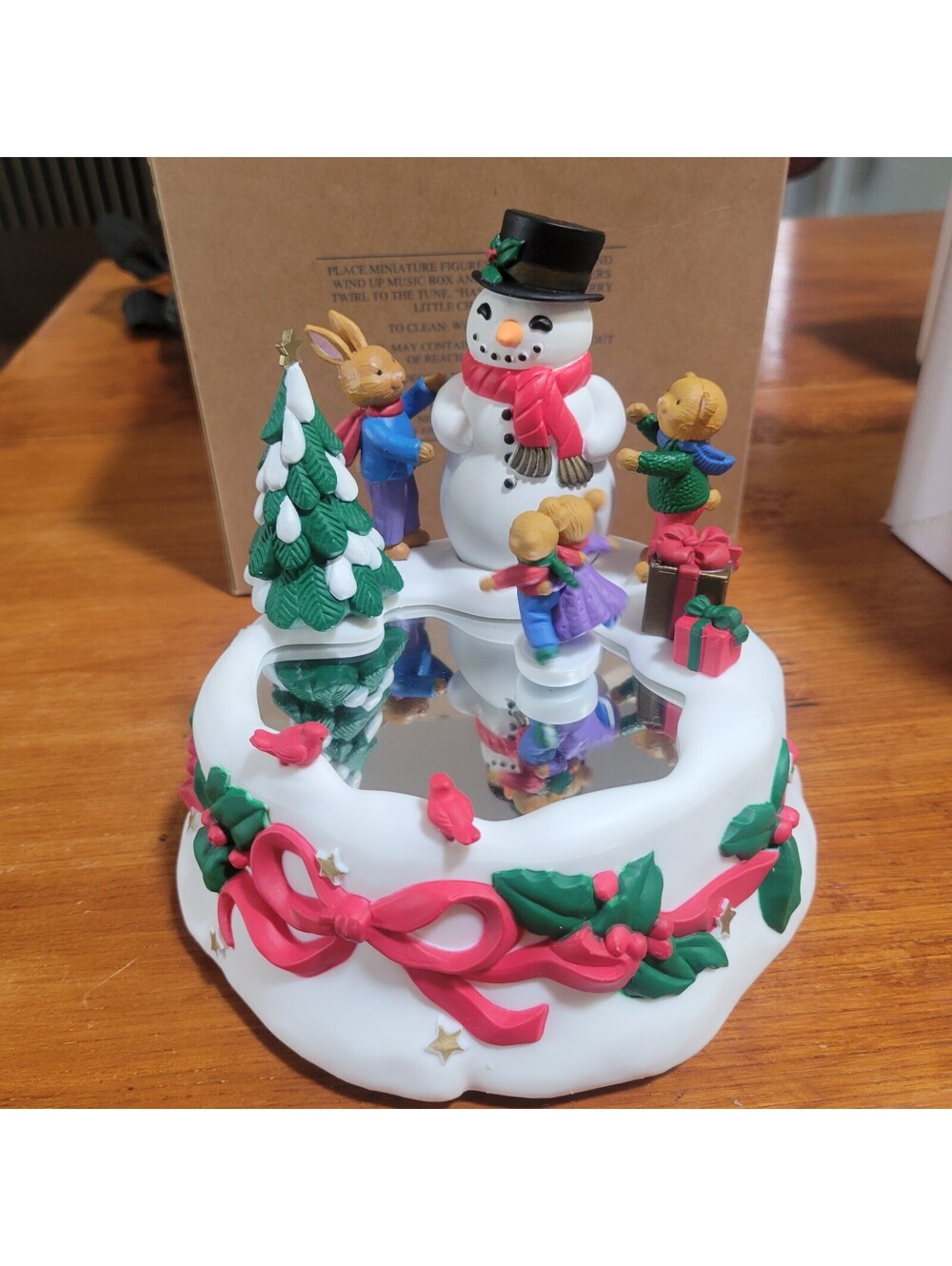 Vtg 1996 Avon Twirling Skaters Christmas Wind Up Musical Mice Ice Skaters Pond